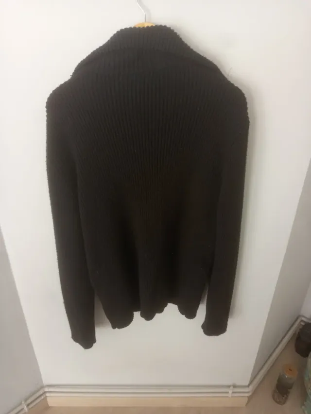 Jersey de invierno negro con cremallera