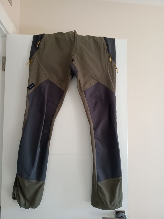 Pantalón de montaña Forclaz gris y verde