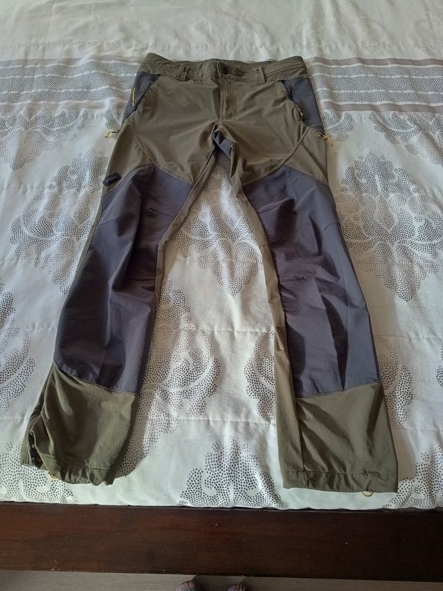 Pantalón de montaña Forclaz gris y verde