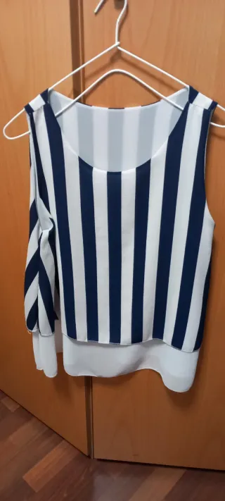 Top rayas blancas y azules