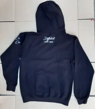 Felpa nera taglia M e due omaggi