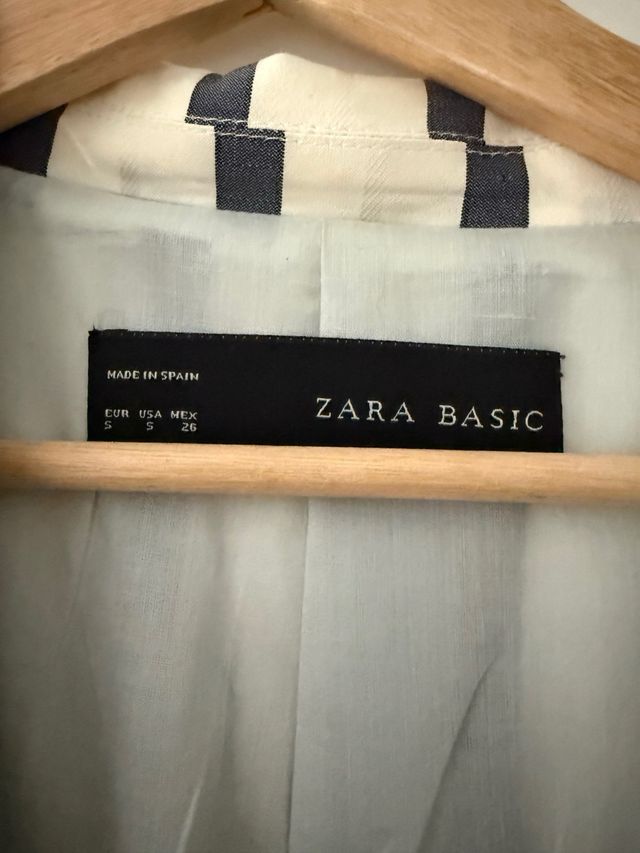 Blazer Zara Rayas Blanca y Azul