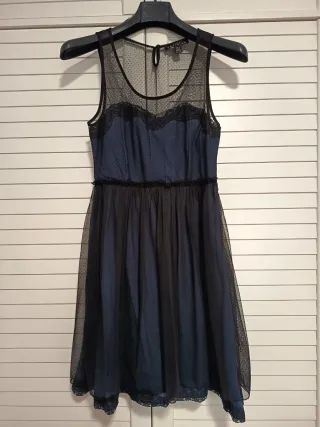 Vestido negro y azul con tul