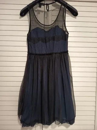 Vestido negro y azul con tul