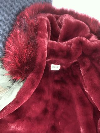 Parka DUGIE roja con capucha de pelo