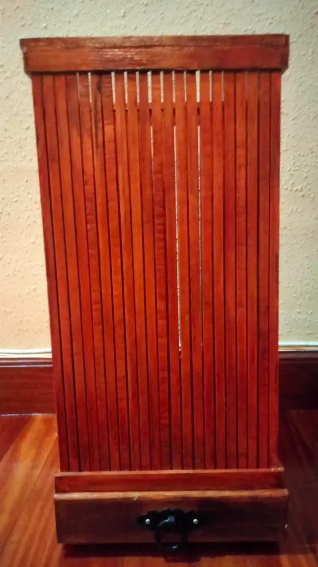 Antico portaombrelli o portaoggetti in metallo forgia e legno