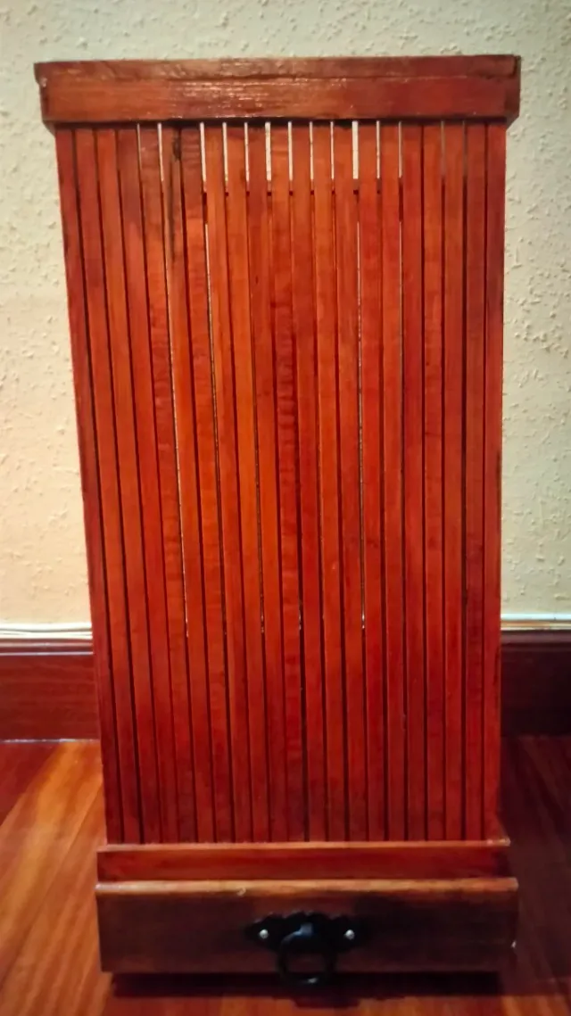 Antico portaombrelli o portaoggetti in metallo forgia e legno