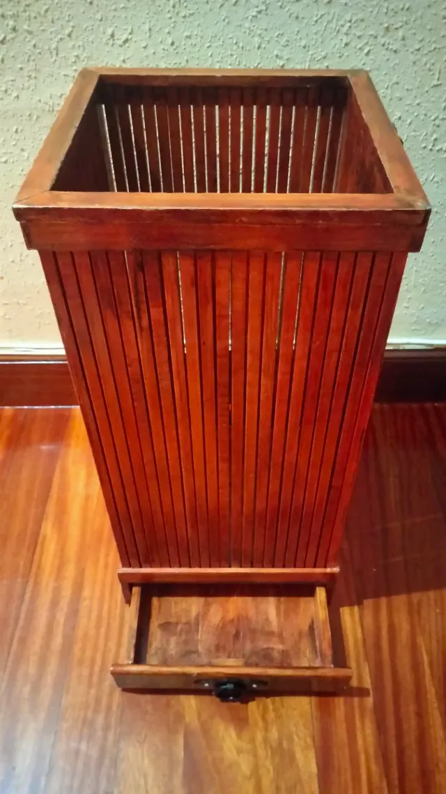 Antico portaombrelli o portaoggetti in metallo forgia e legno