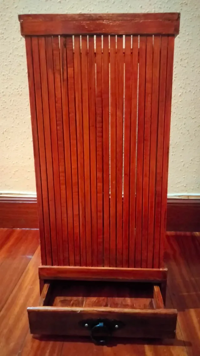 Antico portaombrelli o portaoggetti in metallo forgia e legno