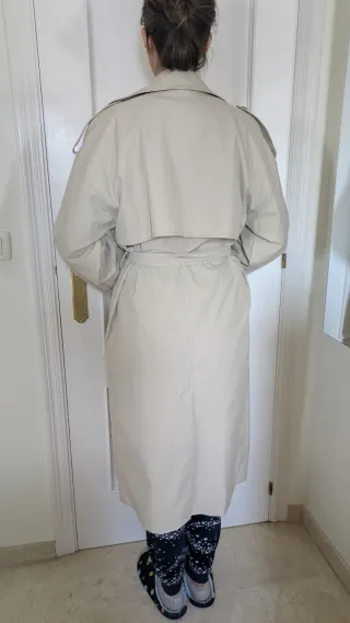 Gabardina Beige Stradivarius. Talla XS grandecita