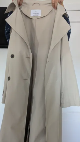 Gabardina Beige Stradivarius. Talla XS grandecita