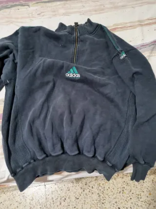 Sudadera Adidas Negra y Verde logotipo pecho/manga