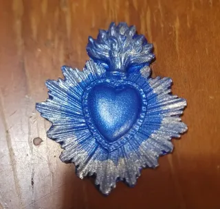 Scultura Cuore Fiammeggiante Blu e Argento