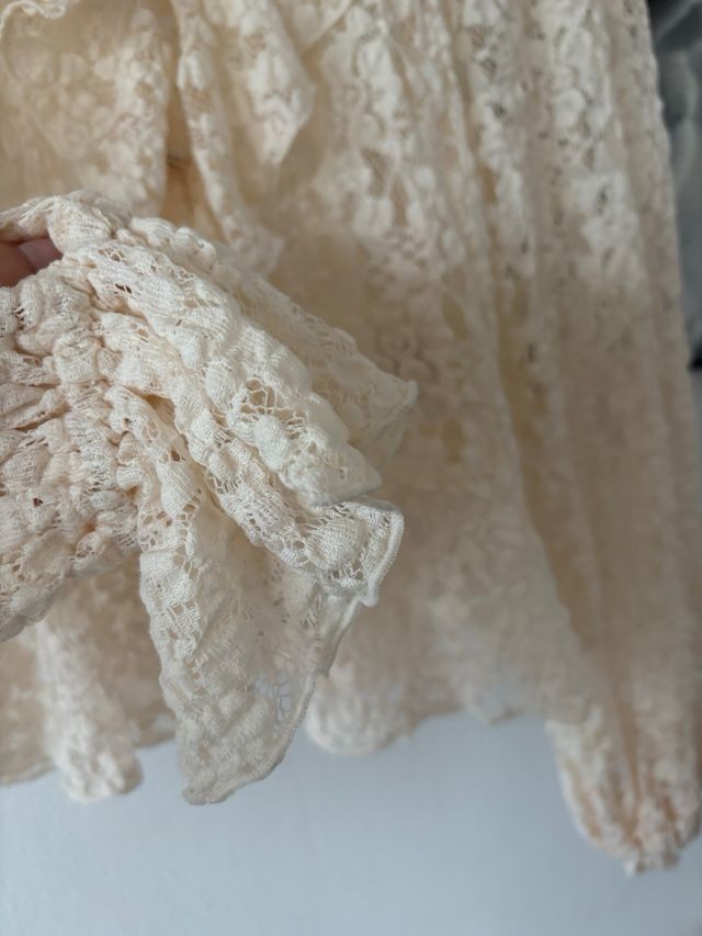 Blusa H&M encaje beige talla S