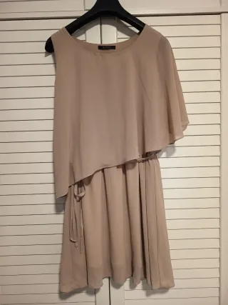 Vestido capa beige talla única