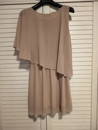 Vestido capa beige talla única