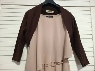Vestido capa beige talla única