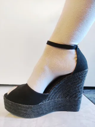 Alpargatas cuña Gaimo negras T38