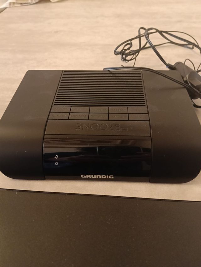 Radio Reloj Despertador Grundig KSC 35