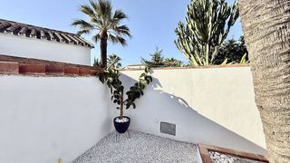 Chalet en venta en El Faro de Calaburra - Chaparral en Mijas