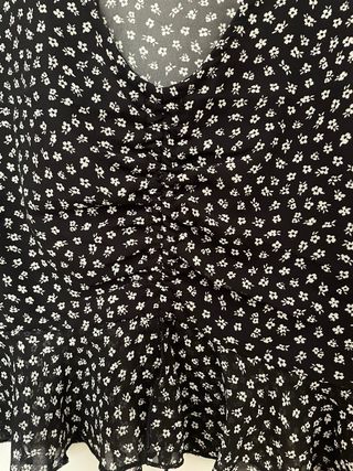 Blusa escote pico manga larga floral