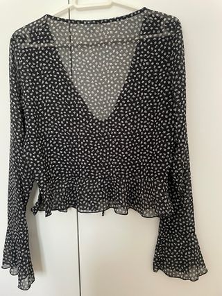Blusa escote pico manga larga floral