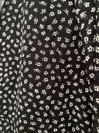 Blusa escote pico manga larga floral