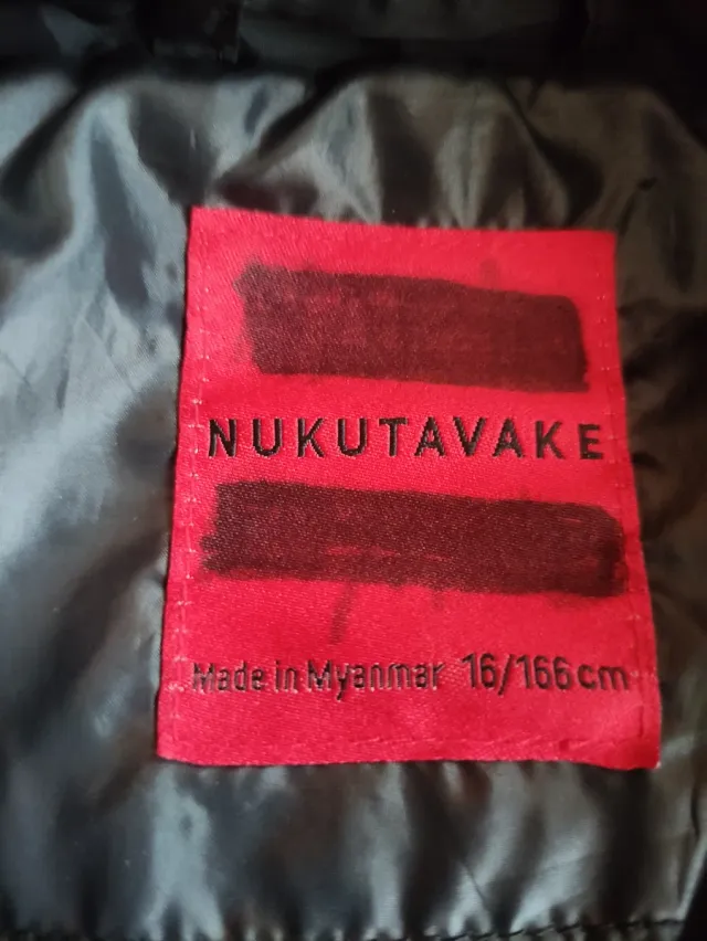 Anorak negro con capucha