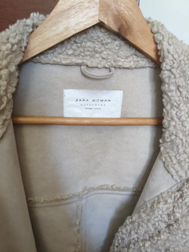 Chaqueta Zara borreguito beige