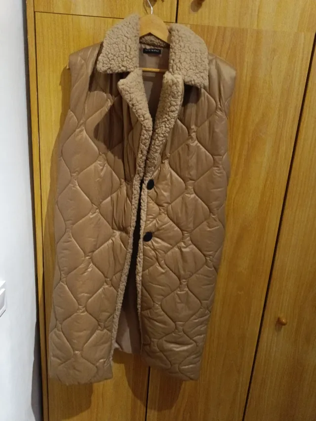 Chaleco largo, color camel.