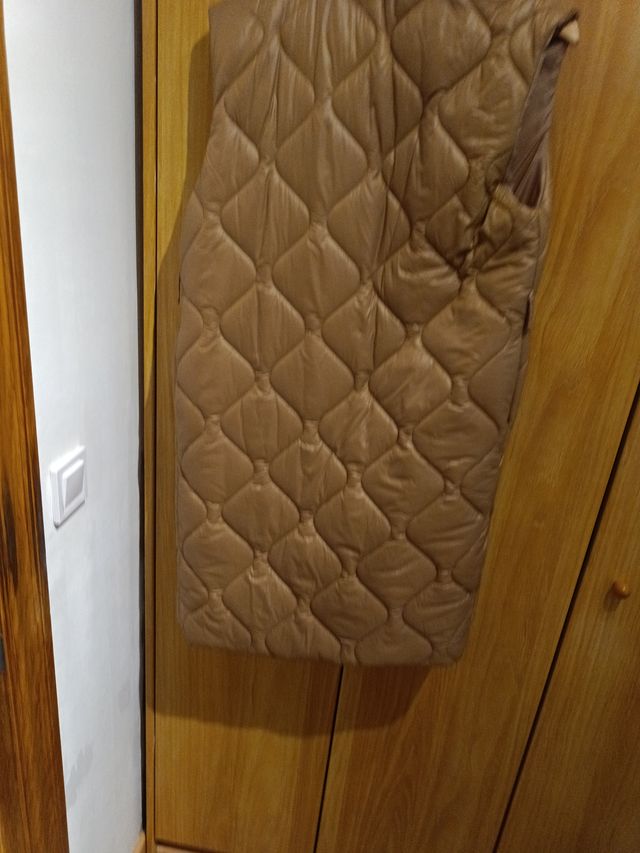 Chaleco largo, color camel.