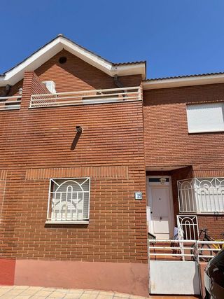 Casa adosada en venta en Quintanar de la Orden