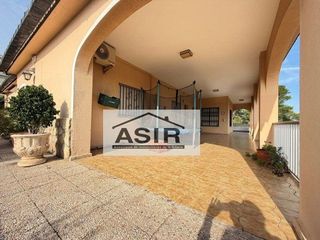 Casa adosada en venta en Zona Urbanizaciones en Alzira