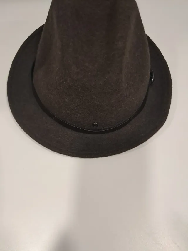 Sombrero marrón sin estrenar