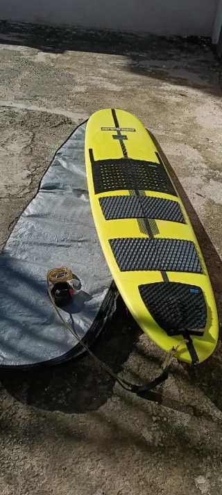 Tabla de surf amarilla 173x60cm con funda