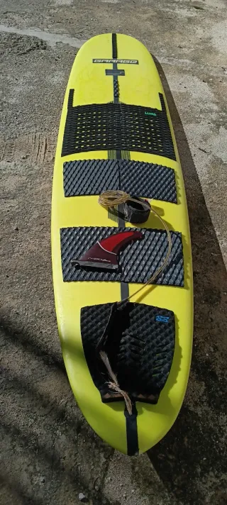 Tabla de surf amarilla 173x60cm con funda