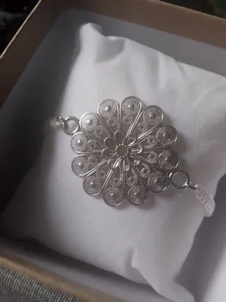 Pulsera acero plateado detalle flor