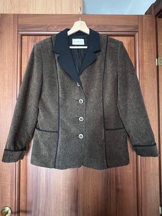 Giacca Moda Boutique fondo Wood dettagli neri