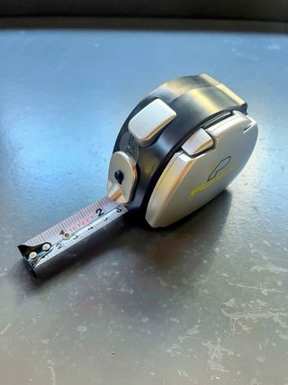 Cinta métrica 4 en 1 con calculadora