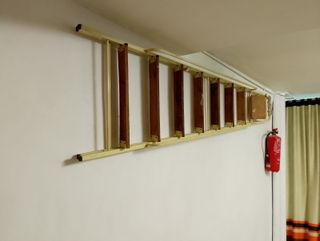 Escalera de hierro y madera 2,5m 8 peldaños