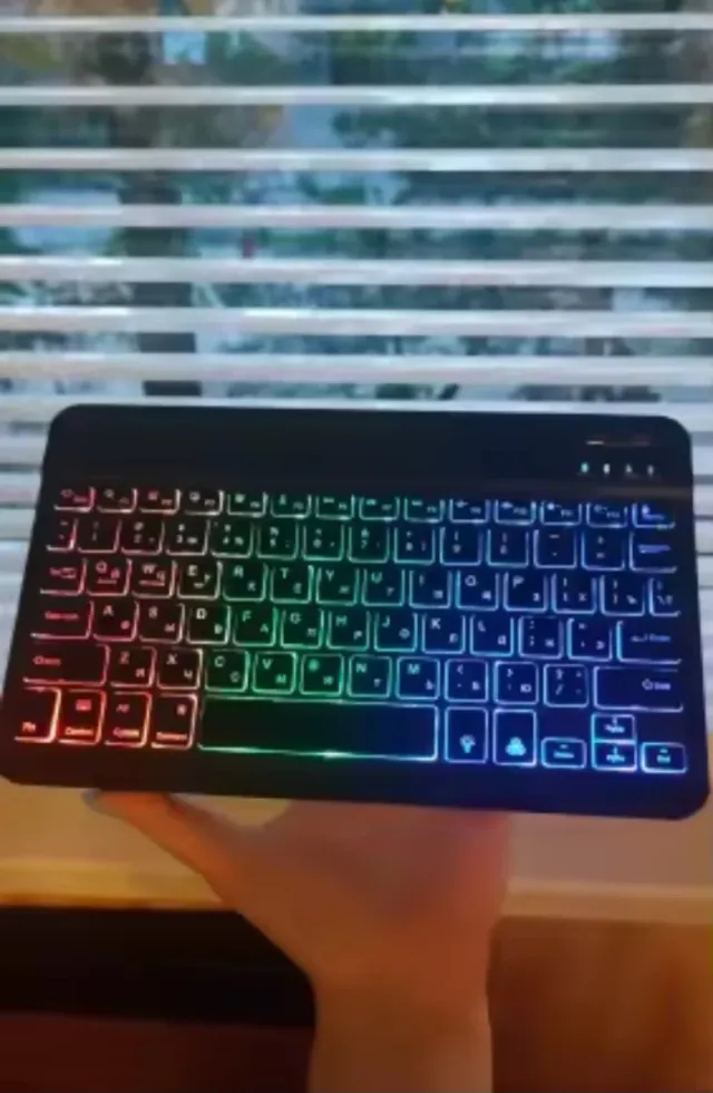 Teclado gamer negro retroiluminado