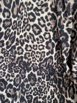 Cazadora animal print con bolsillos