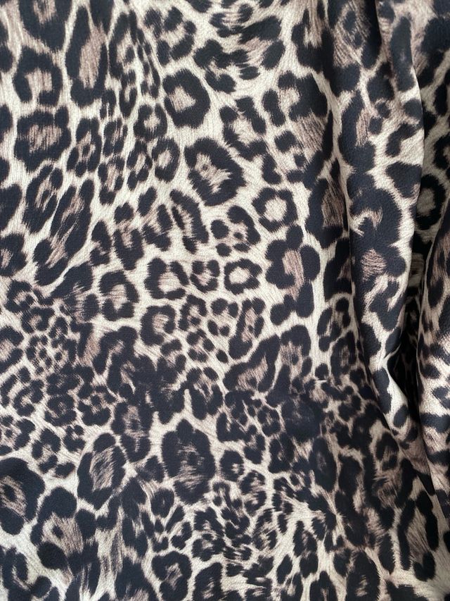 Cazadora animal print con bolsillos