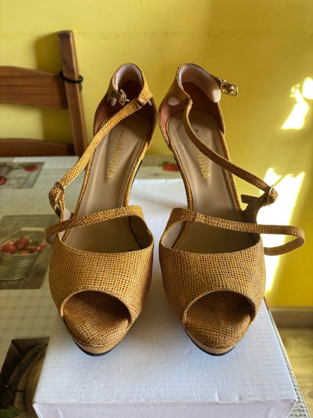 Sandalias plataforma CASANDRA doradas