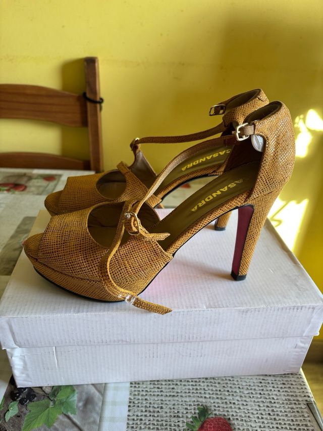 Sandalias plataforma CASANDRA doradas