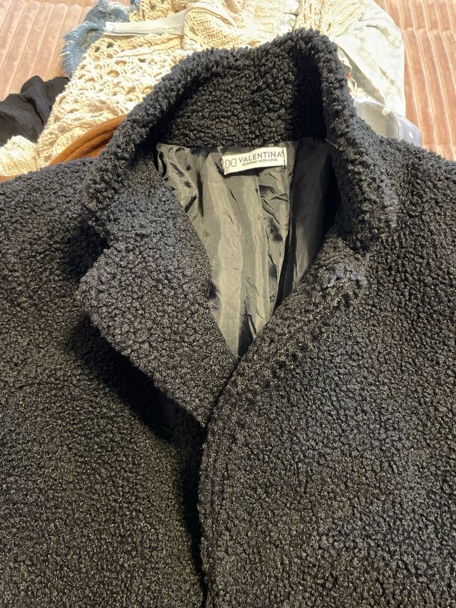 Pack 2 Abrigos. Uno negro y otro marrón