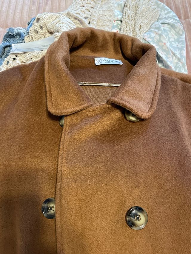 Pack 2 Abrigos. Uno negro y otro marrón