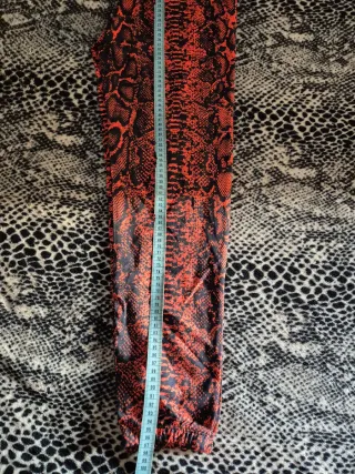 Pantalón chándal estampado serpiente naranja