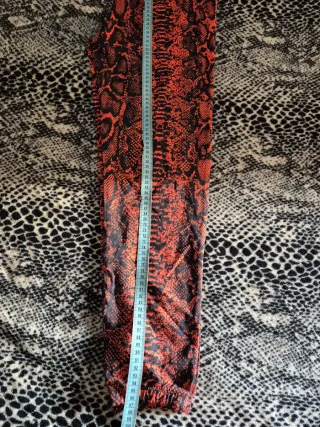 Pantalón chándal estampado serpiente naranja