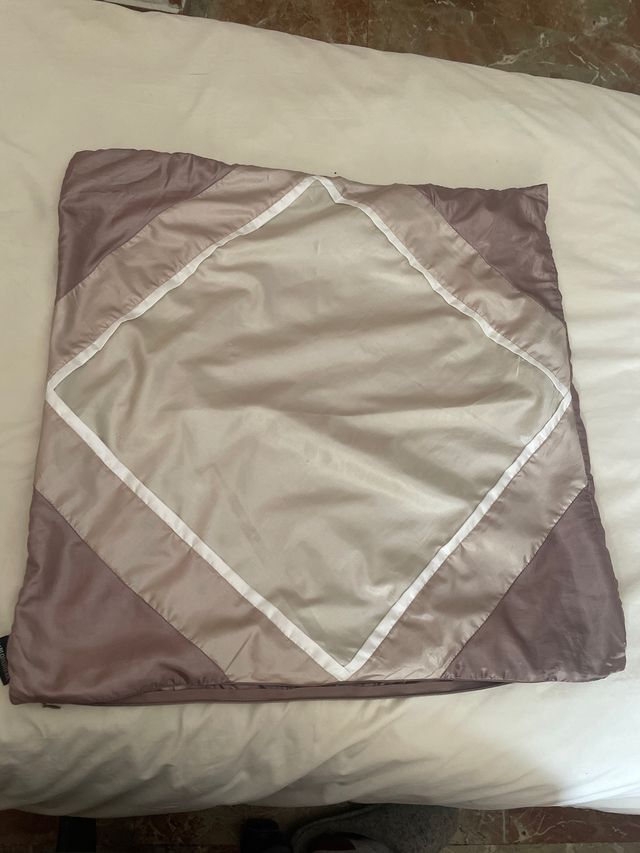 Fundas de cojín beige y morado